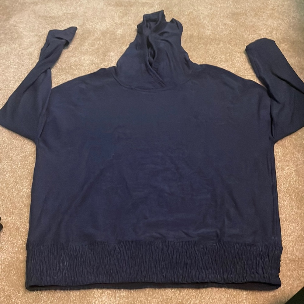 Navy LuLulemon sweatshirt top